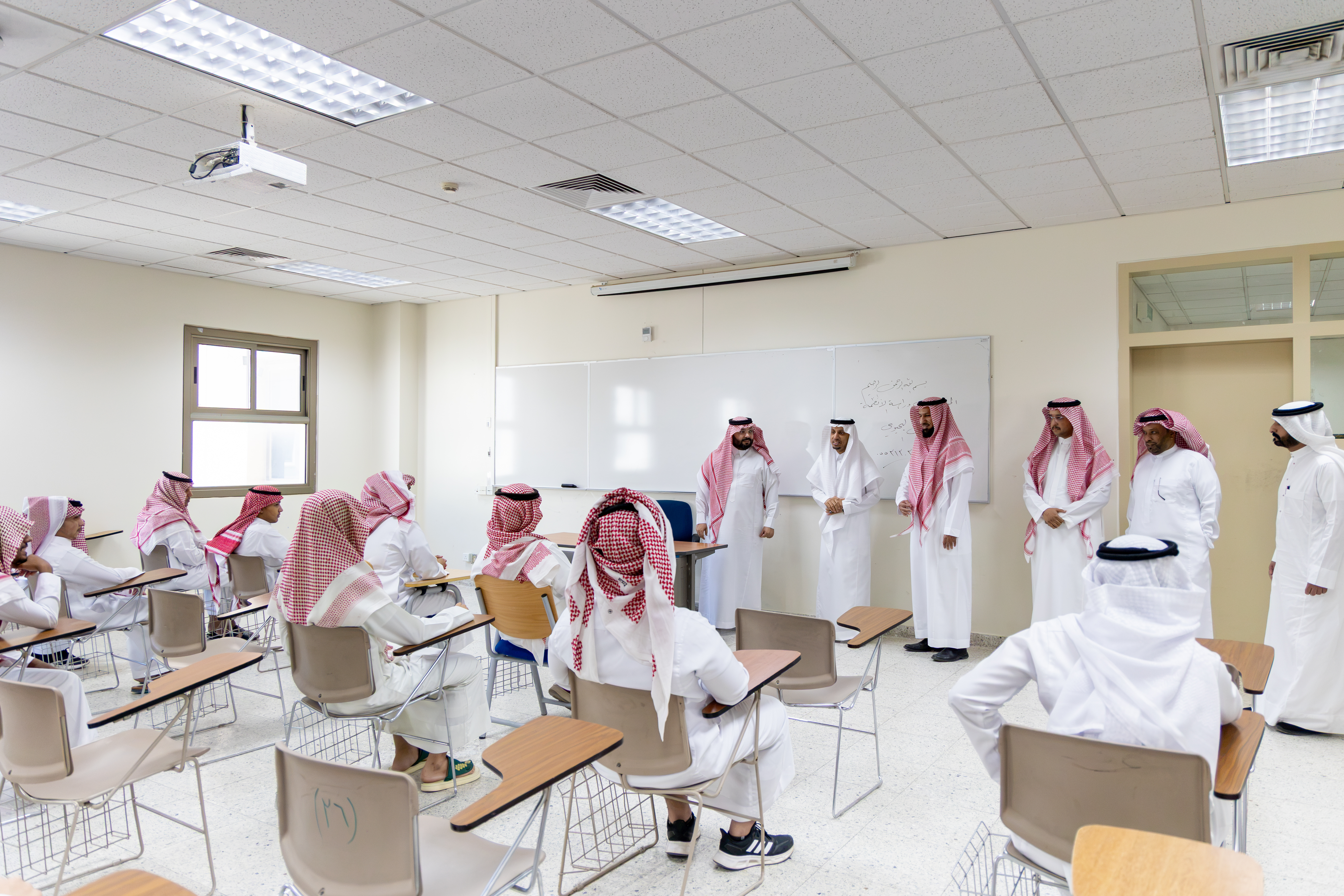 وكيل الجامعة الإسلامية للشؤون الأكاديمية يطّلع على سير العملية التعليمية مع بدء العام الجامعي 1448هـ